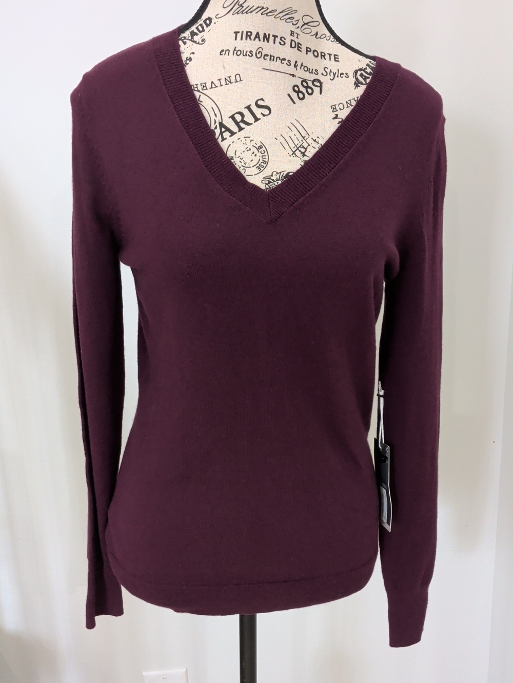 WORTHINGTON | Women's Classic Burgundy V-Neck Long Sleeved Sweater